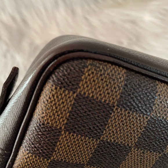 Authentic Louis Vuitton Makeup Bag - Picture 7 of 11
